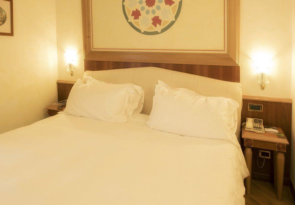 Renaissance Naples Hotel Mediterraneo Esterno foto