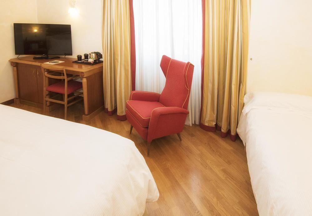 Renaissance Naples Hotel Mediterraneo Esterno foto
