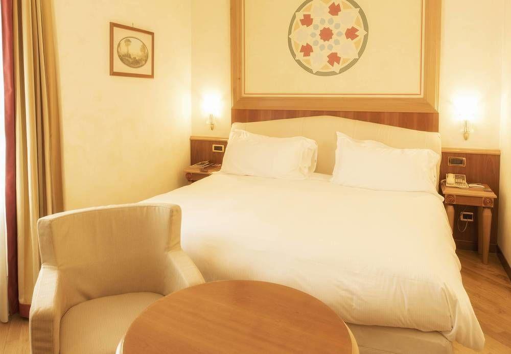 Renaissance Naples Hotel Mediterraneo Esterno foto