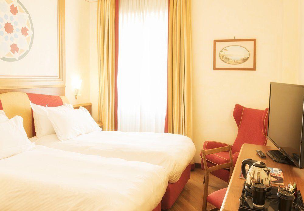 Renaissance Naples Hotel Mediterraneo Esterno foto