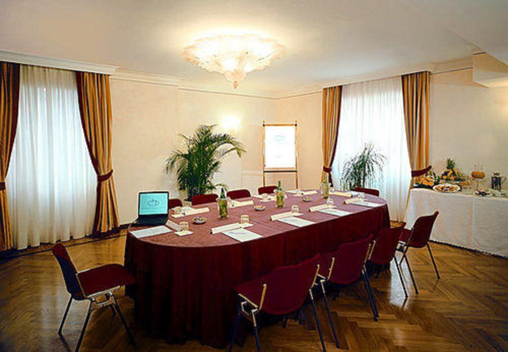 Renaissance Naples Hotel Mediterraneo Servizi foto